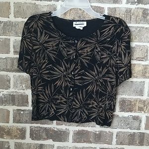 💥🎪⭐En Focus Petite Leaf Crop Top